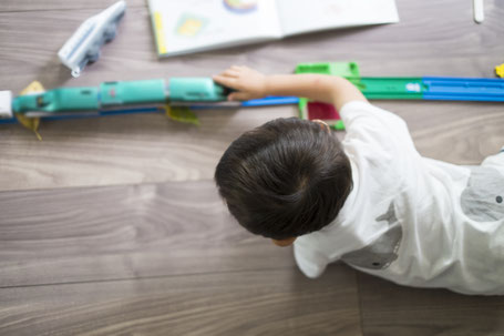 子どもの足音　床衝撃音