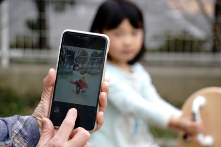 子どもの写真をSNSに投稿する危険性