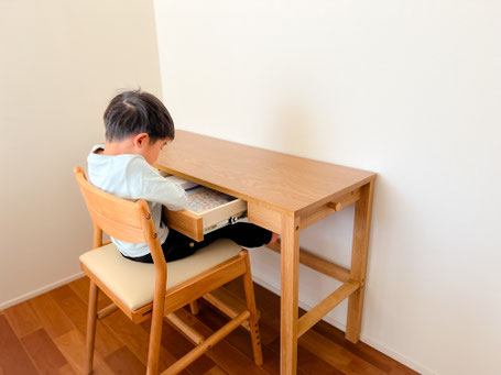 足置きの位置を調節できるもの