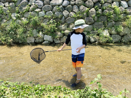 子どもとの川遊び　大人の目配りと準備が大切