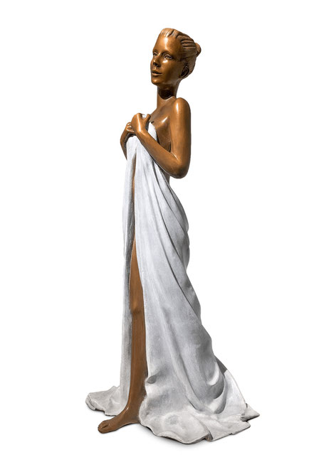 Lise : Sculpture en bronze d'une femme debout et drapée pudiquement