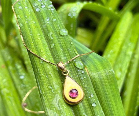 Feine Kette mit rosa Turmalin Anhänger in der Form eines Tropfens gold in 