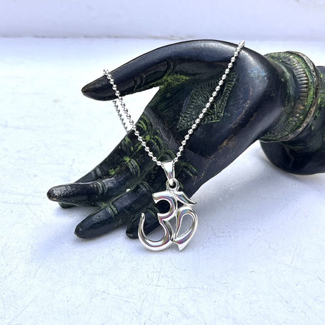 OM Schmuck Symbol Anhaenger Silber für Urklang und Harmonie und 