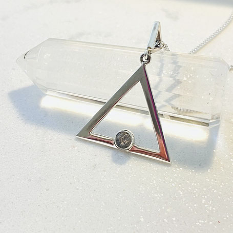 Dreieck Schmuck Symbol Anhänger in Silber für Energie und Manifestation