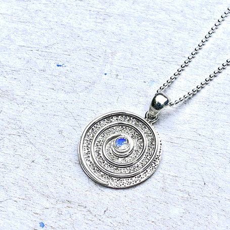 Spirale Symbol Schmuck Anhänger aus Silber – Symbol für Energie, Bewegung & Transformation