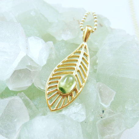 Feder Schmuck – Symbol für Leichtigkeit & Freiheit, handgefertigter Anhänger aus vergoldetem Silber