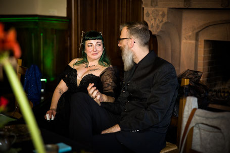 Gothic Hochzeit Fotograf Dresden, Gothic Hochzeit Burg Kriebstein, Burg Kriebstein Heiraten, Hochzeitsfotograf Burg Kriebstein, Hochzeit WGT, Hochzeit in schwarz, Schwarzes Brautkleid Dresden, Gothic Hochzeitsfotografie, mittelalterliche Hochzeit Dresden,