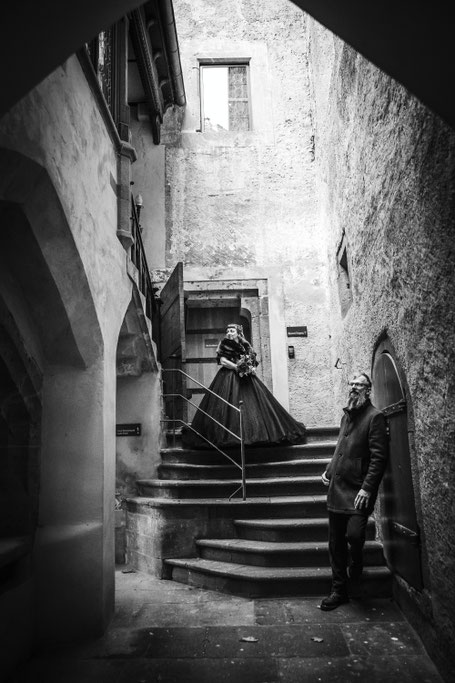 Gothic Hochzeit Fotograf Dresden, Gothic Hochzeit Burg Kriebstein, Burg Kriebstein Heiraten, Hochzeitsfotograf Burg Kriebstein, Hochzeit WGT, Hochzeit in schwarz, Schwarzes Brautkleid Dresden, Gothic Hochzeitsfotografie, mittelalterliche Hochzeit Dresden,