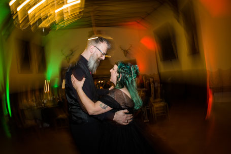 Gothic Hochzeit Fotograf Dresden, Gothic Hochzeit Burg Kriebstein, Burg Kriebstein Heiraten, Hochzeitsfotograf Burg Kriebstein, Hochzeit WGT, Hochzeit in schwarz, Schwarzes Brautkleid Dresden, Gothic Hochzeitsfotografie, mittelalterliche Hochzeit Dresden,