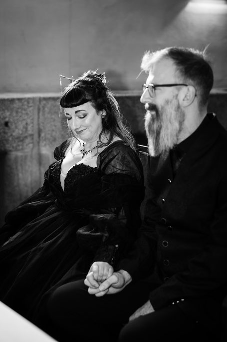 Gothic Hochzeit Fotograf Dresden, Gothic Hochzeit Burg Kriebstein, Burg Kriebstein Heiraten, Hochzeitsfotograf Burg Kriebstein, Hochzeit WGT, Hochzeit in schwarz, Schwarzes Brautkleid Dresden, Gothic Hochzeitsfotografie, mittelalterliche Hochzeit Dresden,