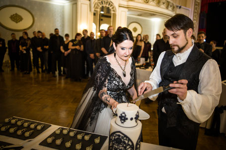 Hochzeit Parkhotel Dresden  Gothic Hochzeit Reportage Hochzeitstorte