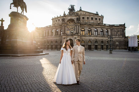 Hochzeitsfotos in Dresden, als Hochzeitsfotograf in Dresden für ein After Wedding Shooting in Dresden unterwegs. Hochzeitsfotoshooting in Dresden. Als Hochzeitsfotograf in Dresden zum Fotoshooting