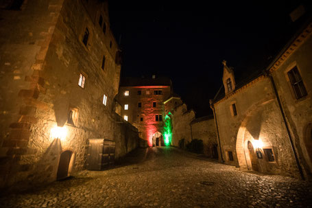 Gothic Hochzeit Fotograf Dresden, Gothic Hochzeit Burg Kriebstein, Burg Kriebstein Heiraten, Hochzeitsfotograf Burg Kriebstein, Hochzeit WGT, Hochzeit in schwarz, Schwarzes Brautkleid Dresden, Gothic Hochzeitsfotografie, mittelalterliche Hochzeit Dresden,