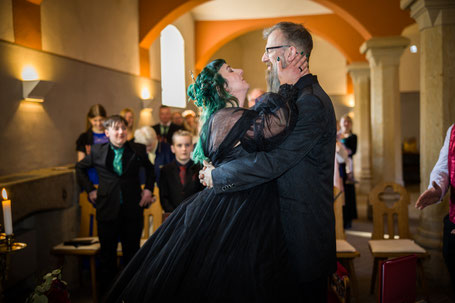 Gothic Hochzeit Fotograf Dresden, Gothic Hochzeit Burg Kriebstein, Burg Kriebstein Heiraten, Hochzeitsfotograf Burg Kriebstein, Hochzeit WGT, Hochzeit in schwarz, Schwarzes Brautkleid Dresden, Gothic Hochzeitsfotografie, mittelalterliche Hochzeit Dresden,