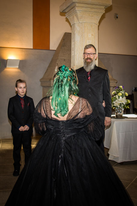 Gothic Hochzeit Fotograf Dresden, Gothic Hochzeit Burg Kriebstein, Burg Kriebstein Heiraten, Hochzeitsfotograf Burg Kriebstein, Hochzeit WGT, Hochzeit in schwarz, Schwarzes Brautkleid Dresden, Gothic Hochzeitsfotografie, mittelalterliche Hochzeit Dresden,