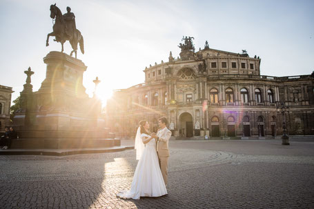Hochzeitsfotos in Dresden, als Hochzeitsfotograf in Dresden für ein After Wedding Shooting in Dresden unterwegs. Hochzeitsfotoshooting in Dresden. Als Hochzeitsfotograf in Dresden zum Fotoshooting