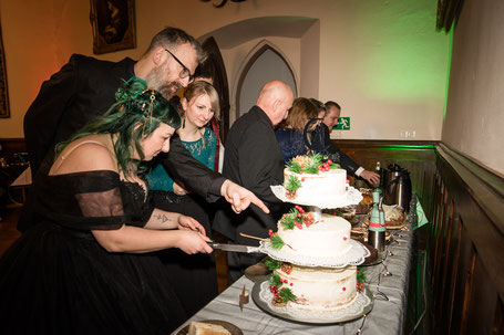 Gothic Hochzeit Fotograf Dresden, Gothic Hochzeit Burg Kriebstein, Burg Kriebstein Heiraten, Hochzeitsfotograf Burg Kriebstein, Hochzeit WGT, Hochzeit in schwarz, Schwarzes Brautkleid Dresden, Gothic Hochzeitsfotografie, mittelalterliche Hochzeit Dresden,