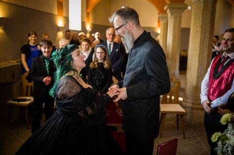 Gothic Hochzeit Fotograf Dresden, Gothic Hochzeit Burg Kriebstein, Burg Kriebstein Heiraten, Hochzeitsfotograf Burg Kriebstein, Hochzeit WGT, Hochzeit in schwarz, Schwarzes Brautkleid Dresden, Gothic Hochzeitsfotografie, mittelalterliche Hochzeit Dresden,