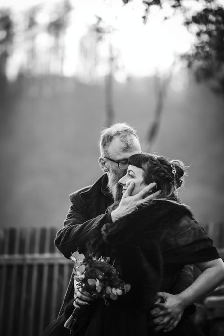 Gothic Hochzeit Fotograf Dresden, Gothic Hochzeit Burg Kriebstein, Burg Kriebstein Heiraten, Hochzeitsfotograf Burg Kriebstein, Hochzeit WGT, Hochzeit in schwarz, Schwarzes Brautkleid Dresden, Gothic Hochzeitsfotografie, mittelalterliche Hochzeit Dresden,