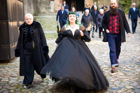 Gothic Hochzeit Fotograf Dresden, Gothic Hochzeit Burg Kriebstein, Burg Kriebstein Heiraten, Hochzeitsfotograf Burg Kriebstein, Hochzeit WGT, Hochzeit in schwarz, Schwarzes Brautkleid Dresden, Gothic Hochzeitsfotografie, mittelalterliche Hochzeit Dresden,