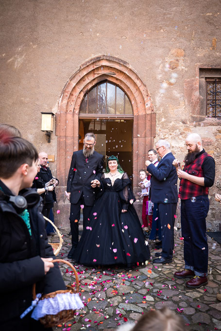 Gothic Hochzeit Fotograf Dresden, Gothic Hochzeit Burg Kriebstein, Burg Kriebstein Heiraten, Hochzeitsfotograf Burg Kriebstein, Hochzeit WGT, Hochzeit in schwarz, Schwarzes Brautkleid Dresden, Gothic Hochzeitsfotografie, mittelalterliche Hochzeit Dresden,