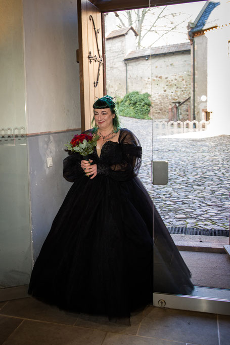 Gothic Hochzeit Fotograf Dresden, Gothic Hochzeit Burg Kriebstein, Burg Kriebstein Heiraten, Hochzeitsfotograf Burg Kriebstein, Hochzeit WGT, Hochzeit in schwarz, Schwarzes Brautkleid Dresden, Gothic Hochzeitsfotografie, mittelalterliche Hochzeit Dresden,