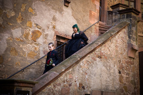 Gothic Hochzeit Fotograf Dresden, Gothic Hochzeit Burg Kriebstein, Burg Kriebstein Heiraten, Hochzeitsfotograf Burg Kriebstein, Hochzeit WGT, Hochzeit in schwarz, Schwarzes Brautkleid Dresden, Gothic Hochzeitsfotografie, mittelalterliche Hochzeit Dresden,