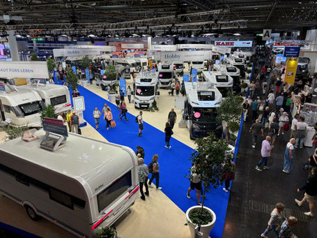 Hobby Wohnmobile in Messehalle auf dem Caravan Salon 2024