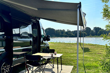 Wohnmobil Markise vor Rhein 2026