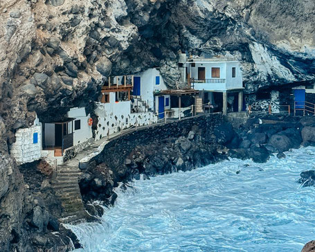 Steilklippen am Meer auf La Palma