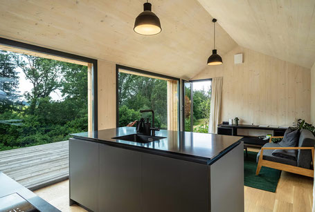 Inneneinrichtung eines modernen Tiny Houses aus Holz in Wangen im Allgäu 2026