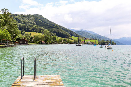 Blick auf Attersee vom Steg Österreich 2026