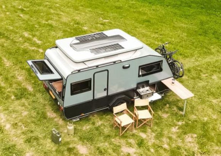 Wohnwagen von oben aus der Vogelperspektive 2026