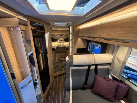 Knaus SKY TI Wohnmobil Innenraum helles Holz 2025