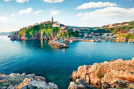 Küste von Krk mit Felsen in Kroatien 2026