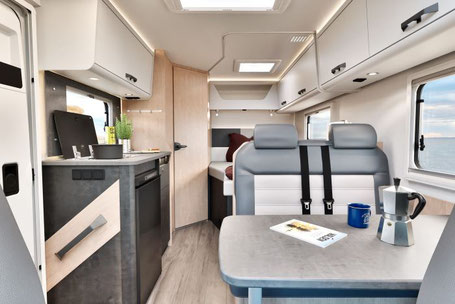 Sunlight T58 Adventure Wohnmobil Innenraum Dinette 2026