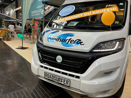 roadsurfer Messestand auf dem Caravan Salon 2026