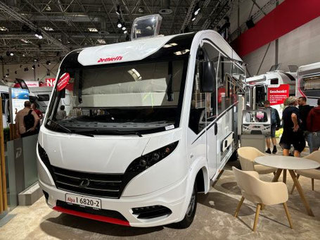 Dethleffs Integriertes Wohnmobil im Schnee beim Winter Camping 2026