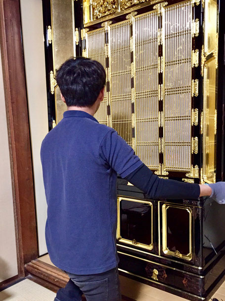 福田仏壇店｜お洗濯した仏壇の納入作業