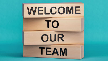 Roos GmbH in Augsburg welcomes its new trainees.