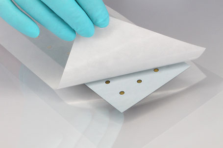 In addition to laminated adhesive sheets, we also use screen-printable adhesives for efficient finishing of technical screen-printed products.– roos.gmbh