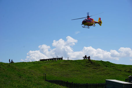 Bergung mit Hubschrauber in den Alpen - Bergsport- und Wanderversicherung