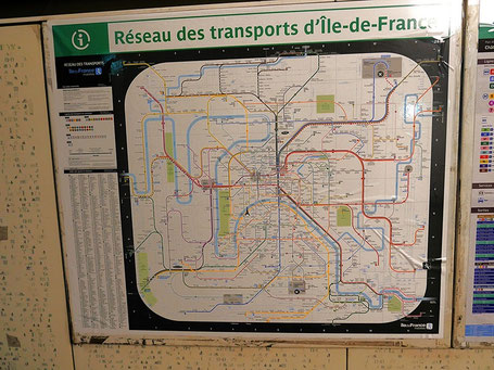 Paris Metro Stationen Tipps: Bunter Metro Plan