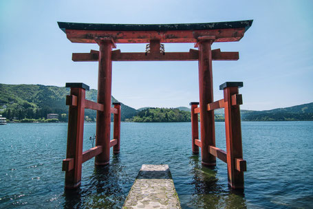Top 10 Japan Reiseziele: Hakone Schrein am Ashinoko See