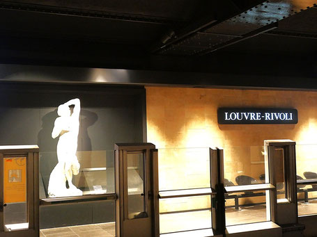 Paris Metro Stationen: Louvre Rivoli