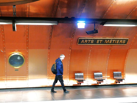 Schönste Metro Stationen Paris: 20.000 Meilen unter dem Meer...