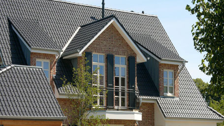 Tondachziegel | Betondachsteine | Schiefer | Zink | Kupfer | Aluminium | Wellplatten | Trapezbleche | Bitumenschindeln | Diverses Zubehör