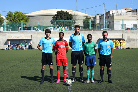 Capitanes del Villarreal C.F. y C.D. Pablo Iglesias junto con árbitros y asistentes del partido / Polideportivo Municipal de Carrús - 31/08/2019
