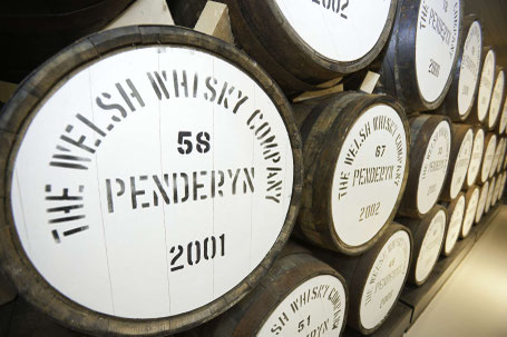 Whisky Fässer - Perderyn Distillery