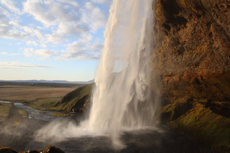 Seljalandsfoss Wasserfall im Abendlicht ©My own Travel